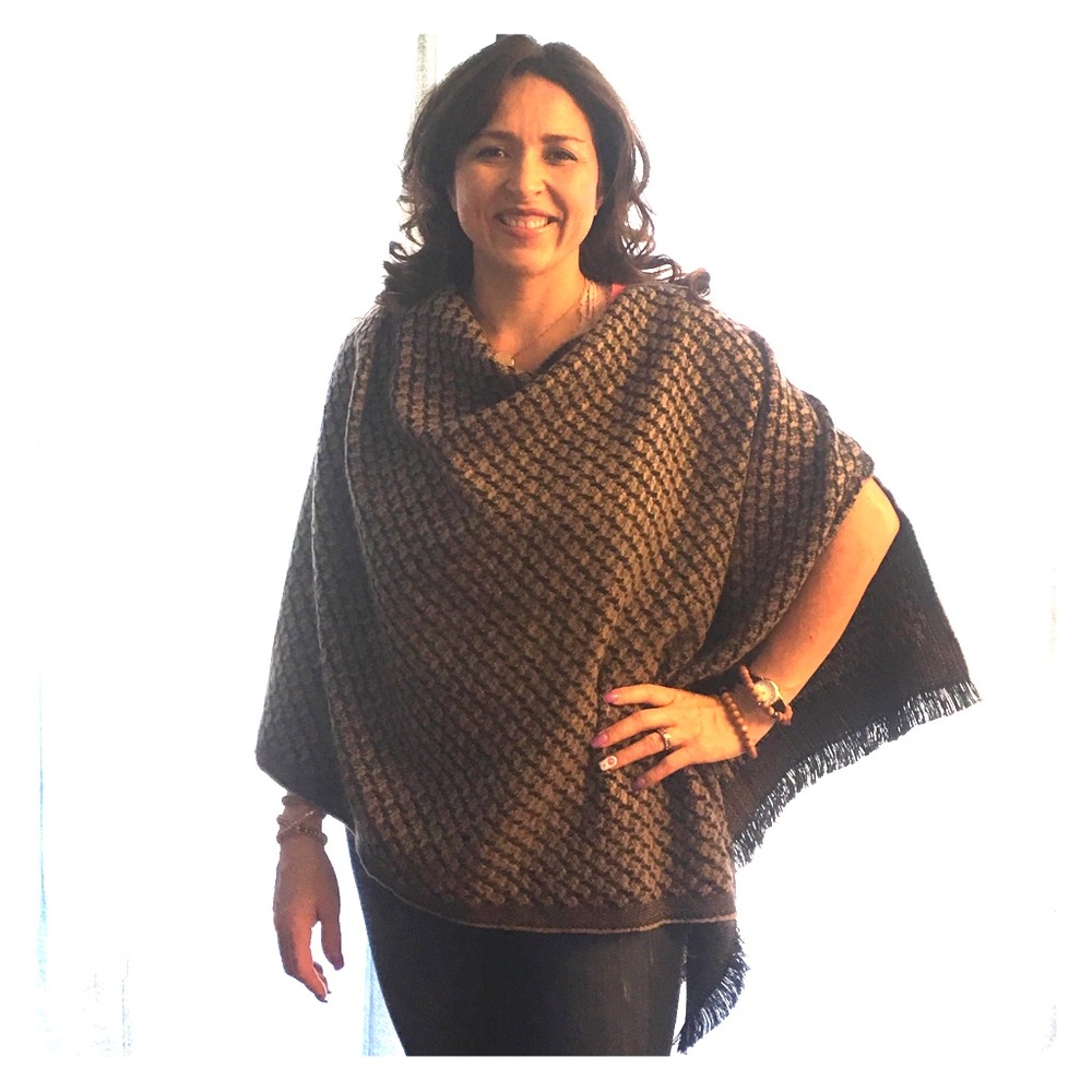 Stella & Dot Cortina Poncho Scarf